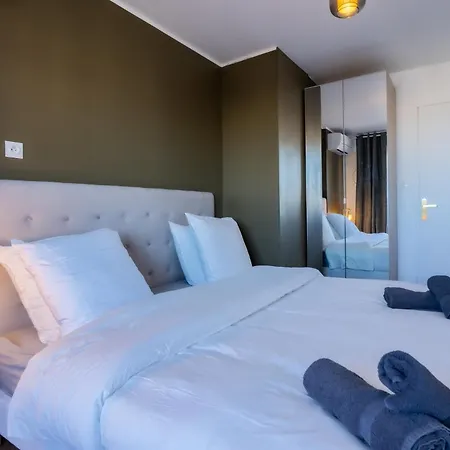 Le Sunrise Apartment *